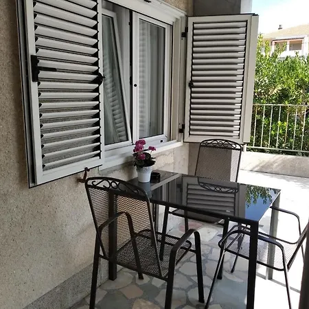 Nespula * Kastela